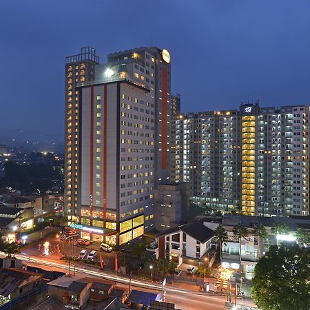 แฮริส โฮเต็ล แอนด์ คอนเวนชั่น จิอุมบูเลออิต บันดุง Hotel ภายนอก รูปภาพ