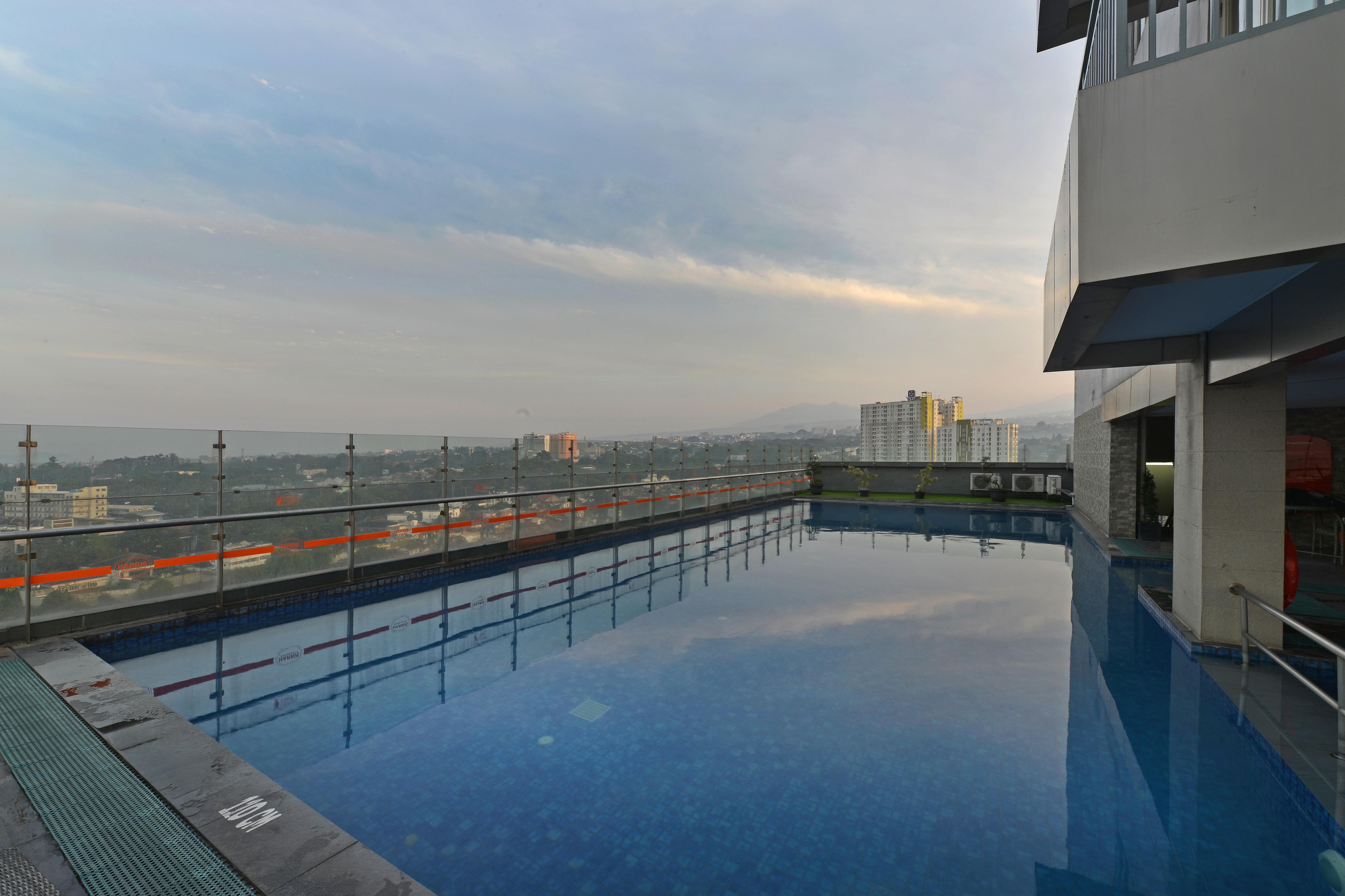 แฮริส โฮเต็ล แอนด์ คอนเวนชั่น จิอุมบูเลออิต บันดุง Hotel ภายนอก รูปภาพ