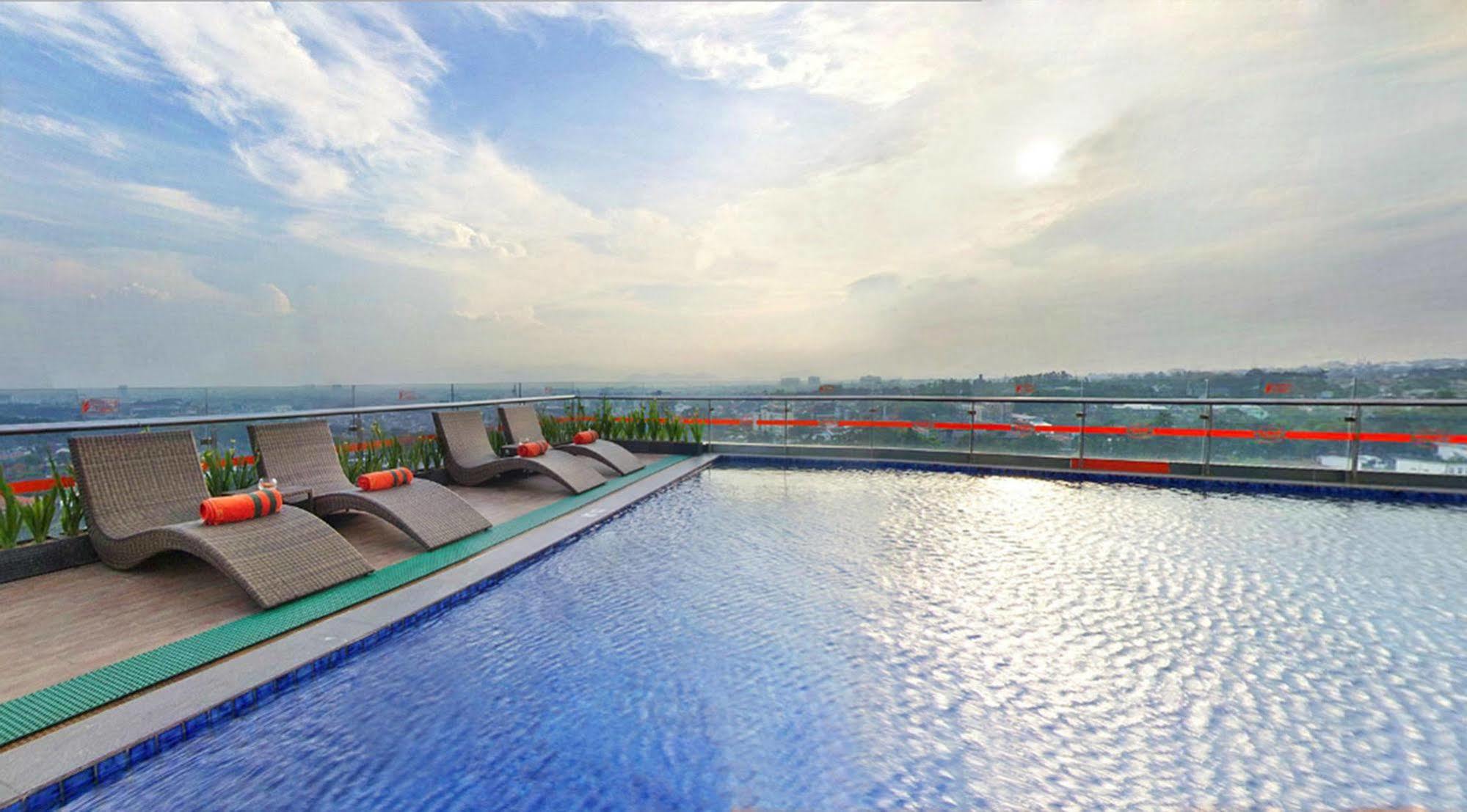 แฮริส โฮเต็ล แอนด์ คอนเวนชั่น จิอุมบูเลออิต บันดุง Hotel ภายนอก รูปภาพ