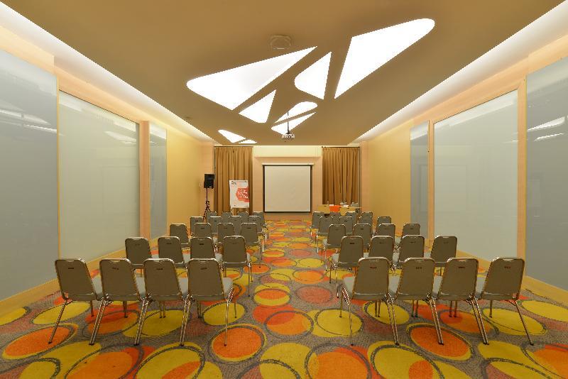 แฮริส โฮเต็ล แอนด์ คอนเวนชั่น จิอุมบูเลออิต บันดุง Hotel ภายนอก รูปภาพ