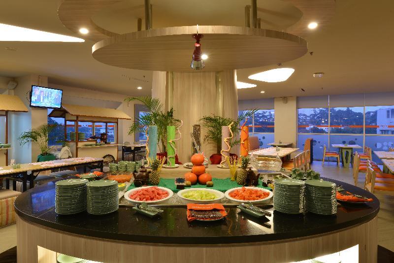 แฮริส โฮเต็ล แอนด์ คอนเวนชั่น จิอุมบูเลออิต บันดุง Hotel ภายนอก รูปภาพ